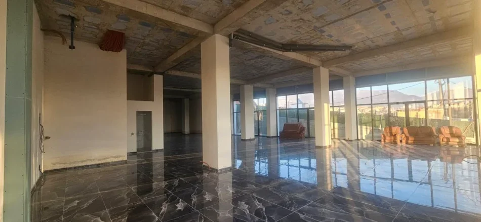 Tirane, jepet me qera dyqan Kati 0, 375 m² 2.500 € (Residenca Shirzana, Paskuqan)