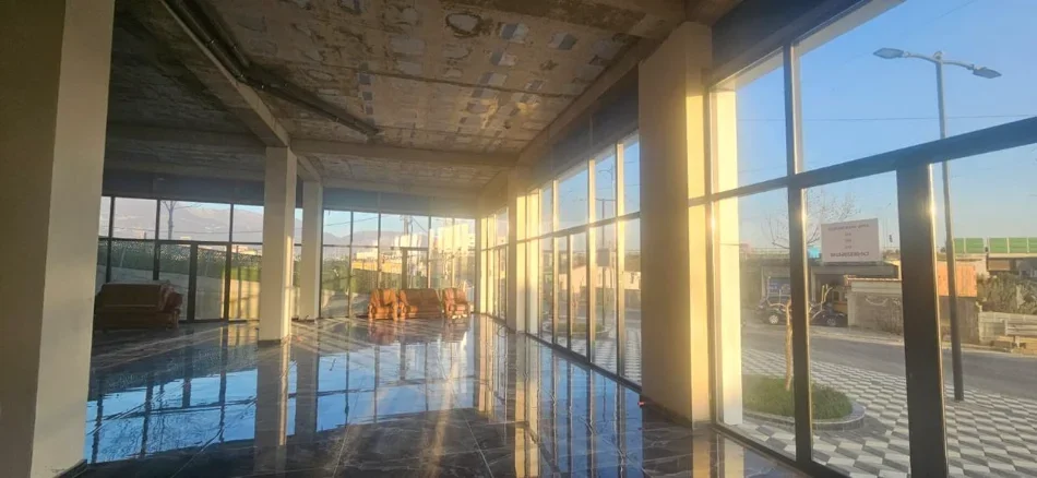 Tirane, jepet me qera dyqan Kati 0, 375 m² 2.500 € (Residenca Shirzana, Paskuqan)