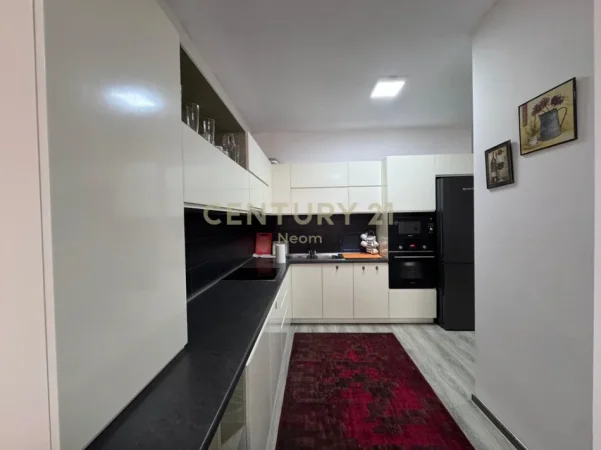 Shqiperi, jepet me qera apartament 2+1 Kati 6, 106 m² 580 € (yzberisht)