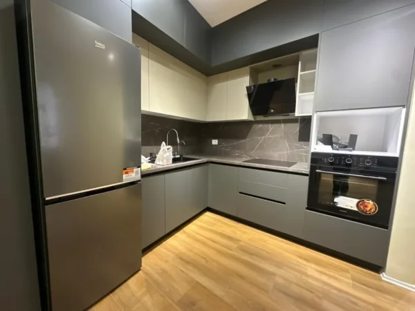 Tirane, shitet apartament 1+1 , (Galeria Roma)