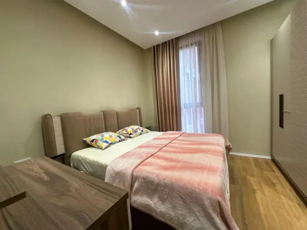 Tirane, shitet apartament 1+1 , (Galeria Roma)