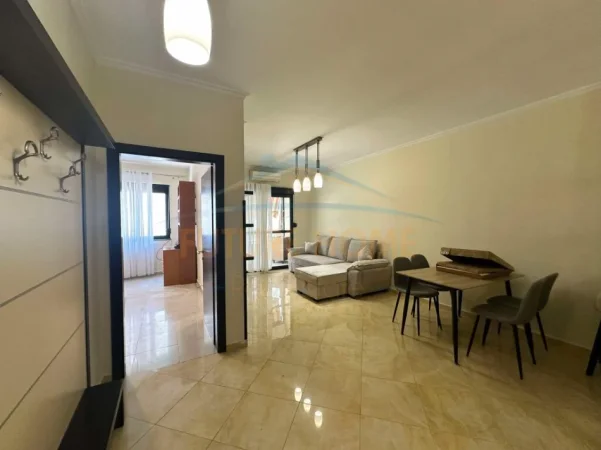 Tirane, jepet me qera apartament 2+1 Kati 3, 500 € (unaza e re,ROTONDO)