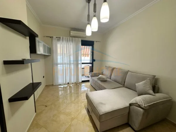 Tirane, jepet me qera apartament 2+1 Kati 3, 500 € (unaza e re,ROTONDO)
