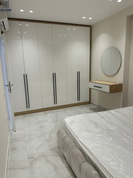 Tirane, jepet me qera apartament 1+1 Kati 5, 75 m² 600 € (Laprake)