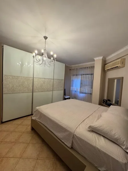 Tirane, shitet apartament 2+1 , 235.000 € (Buze unaze)