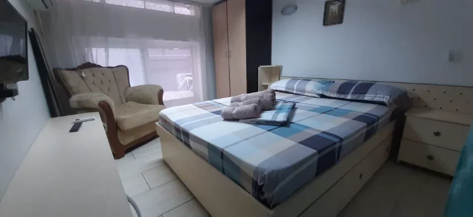 Tirane, jepet me qera apartament 1+1+Ballkon Kati 2, 47 m² 380 € (Rruga 5 maji prane qendres tregtare concord)