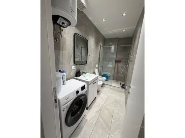 Tirane, jepet me qera apartament 1+1 Kati 6, 62 m² 900 € (besim imami)