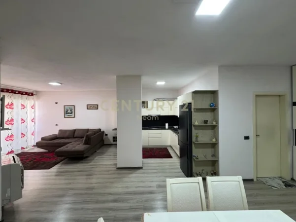 Tirane, jepet me qera apartament 2+1 Kati 6, 106 m² 500 € (Prane Grand Gallery)