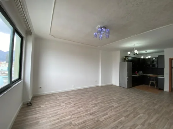 Tirane, jepet me qera apartament 3+1 , 143 m² 1.100 € (Ish Ekspozita)
