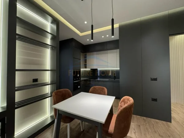 Tirane, jepet me qera apartament 1+1 Kati 4, 78 m² 1.000 € (Kompleksi Delijorgji prane Rruges se Kavajes)