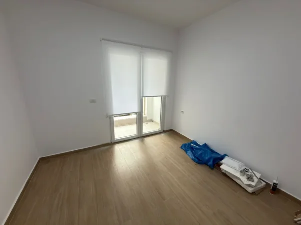 Tirane, jepet me qera ambjent biznesi Kati 2, 90 m² (Zogu i zi)