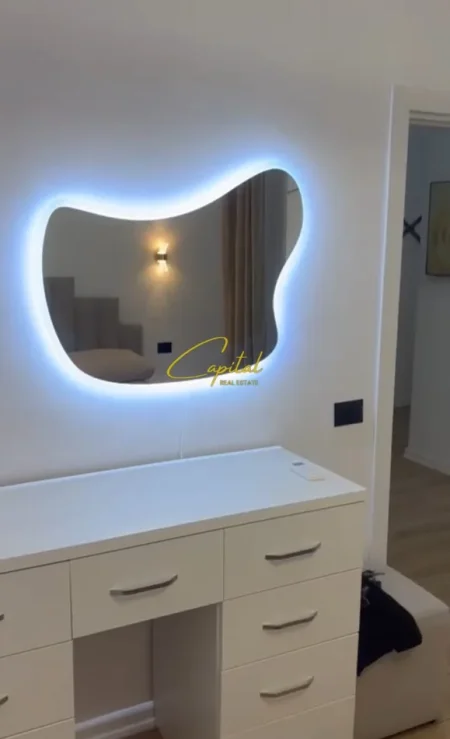 Tirane, jepet me qera apartament 2+1 Kati 5, 100 m² 700 € (ISH PARKU)