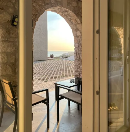 SHITET: 1+1+1 Verand + 1Post Parkimi📍Dhermi (Res. Sofo Duni) - 205,000€ - Sp.60m² - Orientim Jug🌞|| Pamje Spektakolare nga Deti 🌊 Vetem 300m Larg🏃