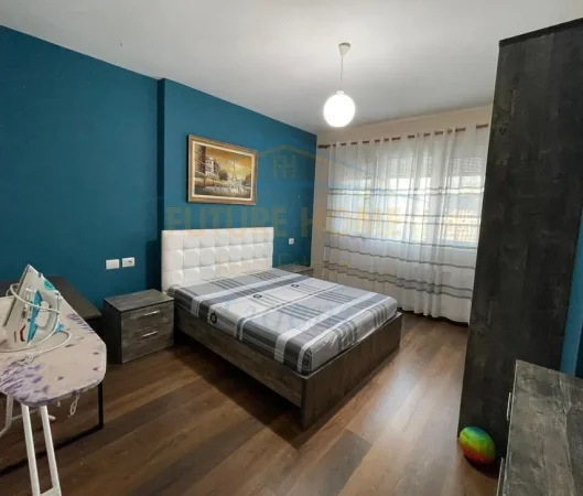 Tirane, jepet me qera apartament 2+1+Ballkon Kati 2, 96 m² 800 € (Kopshti zoologjik)