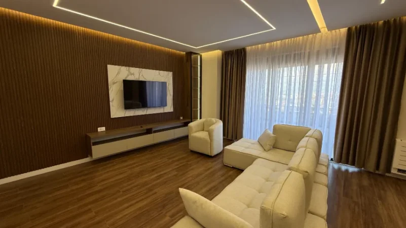 Tirane, jepet me qera apartament 2+1 , 124 m² 1.000 € 
