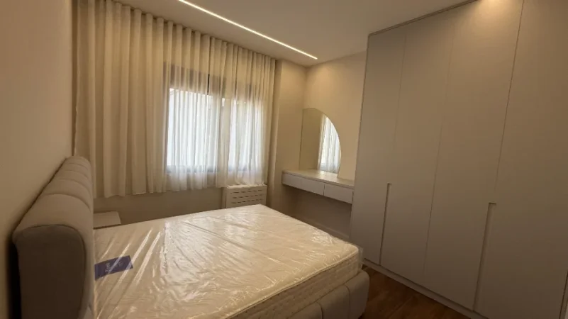 Tirane, jepet me qera apartament 2+1 , 124 m² 1.000 € 