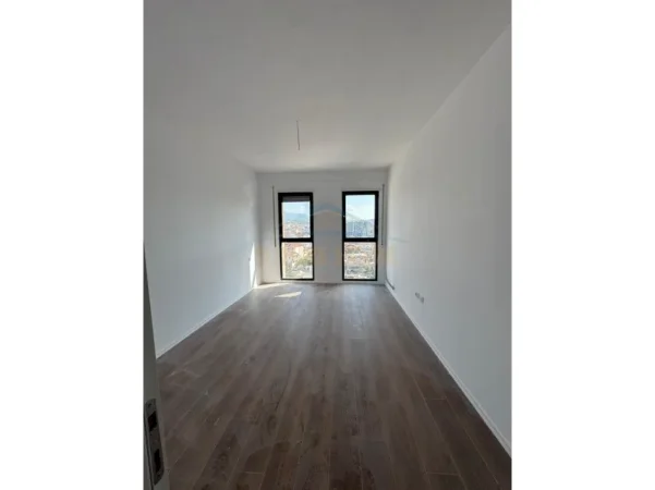 Tirane, shitet apartament 2+1+PARKIM , Kati 8, 101 m² 246.000 € (ASL 2 , Porcelan)