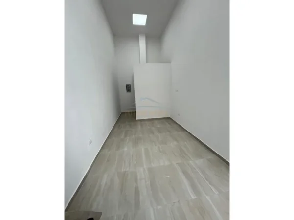 Tirane, jepet me qera ambjent biznesi Kati 0, 25 m² 350 € (PARKU OLIMPIK)