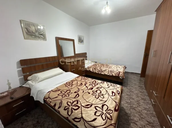 Tirane, jepet me qera apartament 2+1 Kati 2, 80 m² 450 € (materniteti i ri)