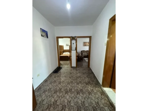 Tirane, jepet me qera apartament 2+1 Kati 2, 80 m² 450 € (materniteti i ri)