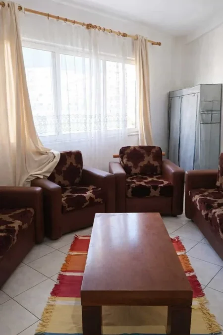 Tirane, jepet me qera apartament 1+1 Kati 3, 90 m² 570 € (Rruga Asim Vokshi)