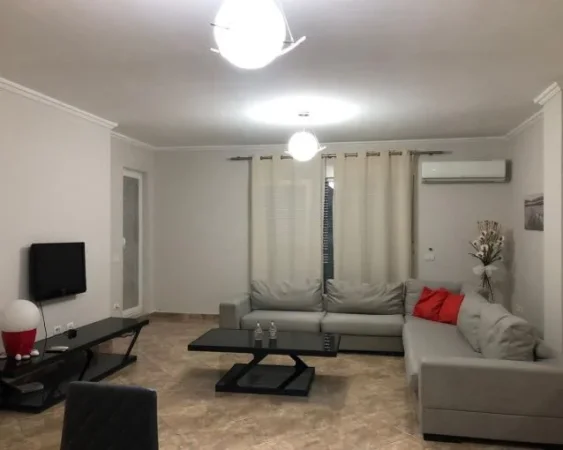 Tirane, shitet apartament 2+1+Aneks+Ballkon Kati 3, 140 m² 250.000 € (liqeni i thate , kopshti botanik)