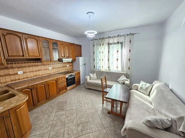 Tirane, jepet me qera apartament 1+1 Kati 2, 100 m² 470 € (Rruga Kristaq Capo)