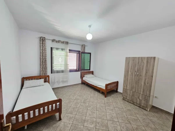 Tirane, jepet me qera apartament 1+1 Kati 2, 100 m² 470 € (Rruga Kristaq Capo)
