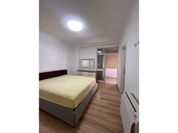 Tirane, jepet me qera apartament 3+1+Ballkon Kati 7, 157 m² 1.500 € (9 katshet)