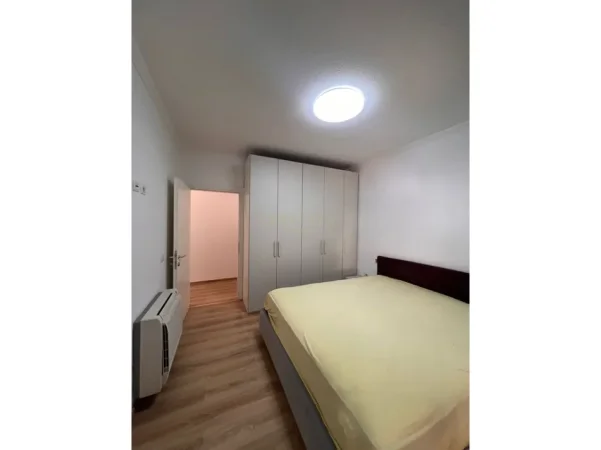 Tirane, jepet me qera apartament 3+1+Ballkon Kati 7, 157 m² 1.500 € (9 katshet)