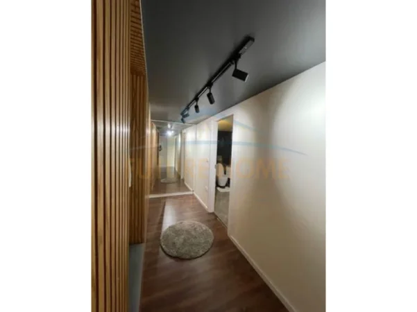 Tirane, jepet me qera apartament 2+1 Kati 1, 115 m² 750 € (Fresk)