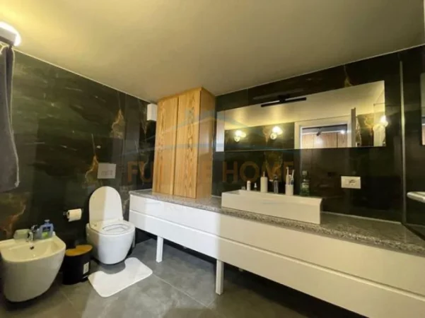 Tirane, jepet me qera apartament 2+1 Kati 1, 115 m² 750 € (Fresk)