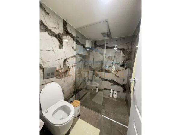 Tirane, jepet me qera apartament 2+1 Kati 1, 115 m² 750 € (Fresk)