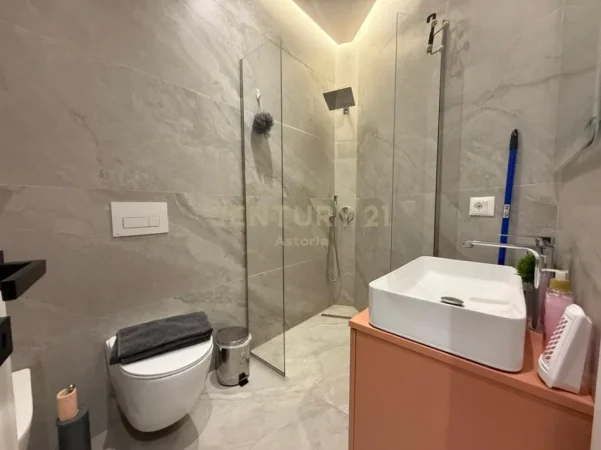 Tirane, jepet me qera apartament 1+1+Ballkon Kati 9, 36 m² 450 € (astir foto xhavella)