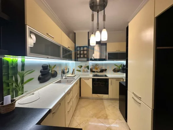 Tirane, jepet me qera apartament 2+1 Kati 3, 97 m² 500 € (ASTIR)
