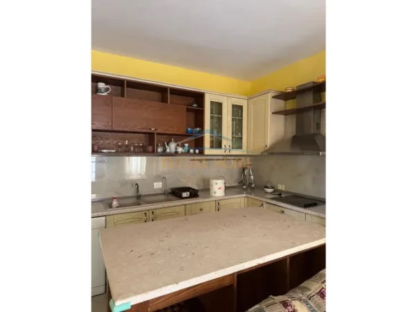 Tirane, jepet me qera apartament 2 Katshe , 1.055 m² 1.055 € (Sauk)