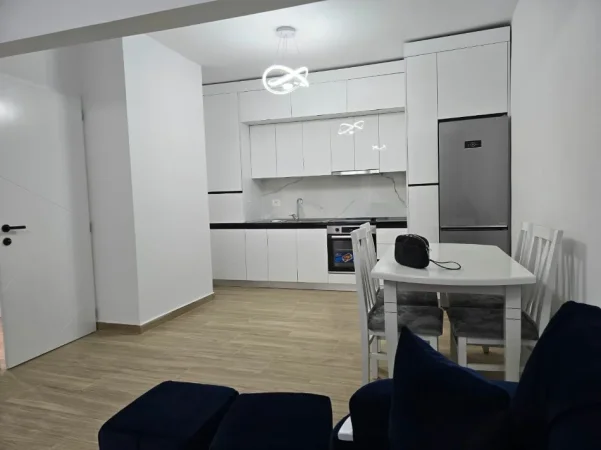 Tirane, jepet me qera apartament 1+1 Kati 2, 75 m² 500 € (Shkolla Qazim Turdiu ne Don Bosko)