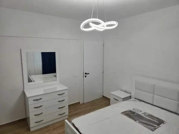 Tirane, jepet me qera apartament 1+1 Kati 2, 75 m² 500 € (Shkolla Qazim Turdiu ne Don Bosko)