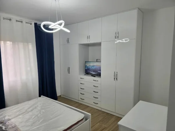 Tirane, jepet me qera apartament 1+1 Kati 2, 75 m² 500 € (Shkolla Qazim Turdiu ne Don Bosko)