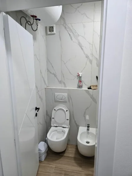 Tirane, jepet me qera apartament 1+1 Kati 2, 75 m² 500 € (Shkolla Qazim Turdiu ne Don Bosko)