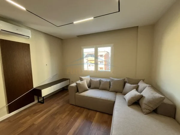 Tirane, shitet apartament 1+1+Ballkon Kati 3, 53 m² 155.000 € (Rruga Mine Peza)