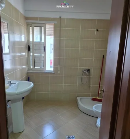 Tirane, jepet me qera zyre Kati 7, 107 m² 600 € (Rruga Jordan Misja)