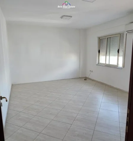 Tirane, jepet me qera zyre Kati 7, 107 m² 600 € (Rruga Jordan Misja)