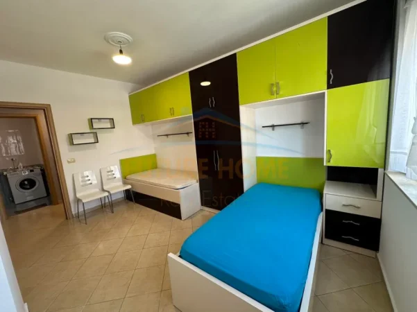 Tirane, jepet me qera apartament 2+1+Ballkon Kati 6, 95 m² 500 € (Unaza e Re)