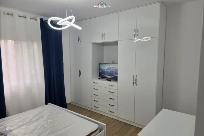 Tirane, jepet me qera apartament 1+1 Kati 2, 78 m² 520 € (Rruga Albanopoli)