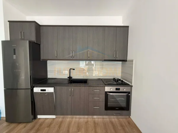 Tirane, jepet me qera apartament 1+1+Ballkon Kati 6, 52 m² 420 € (QTU)