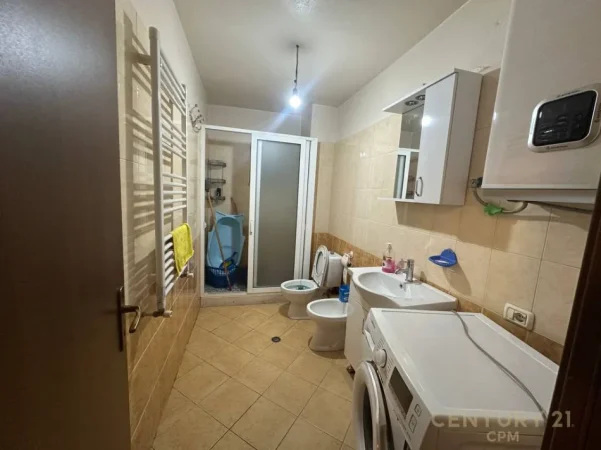 Tirane, jepet me qera apartament 2+1 Kati 2, 84 m² 500 € (kthesa e kamzez)