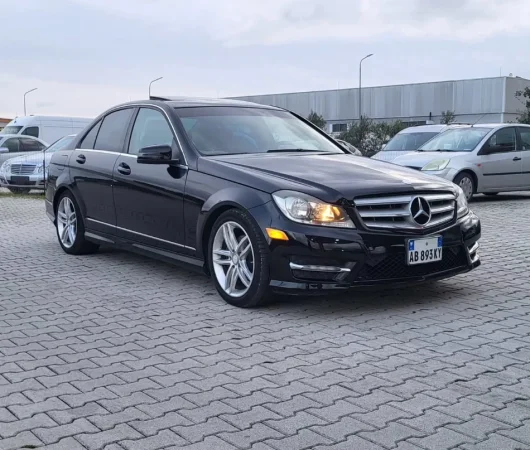 Lushnje, shitet makine Mercedes Benzin+Gaz, e zeze automatik Klima 200.000 km 7.999 €