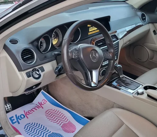 Lushnje, shitet makine Mercedes Benzin+Gaz, e zeze automatik Klima 200.000 km 7.999 €