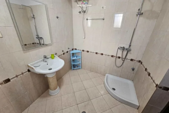 Tirane, jepet me qera Vile 1+1 Kati 2, 100 m² 470 € (qytet studenti)
